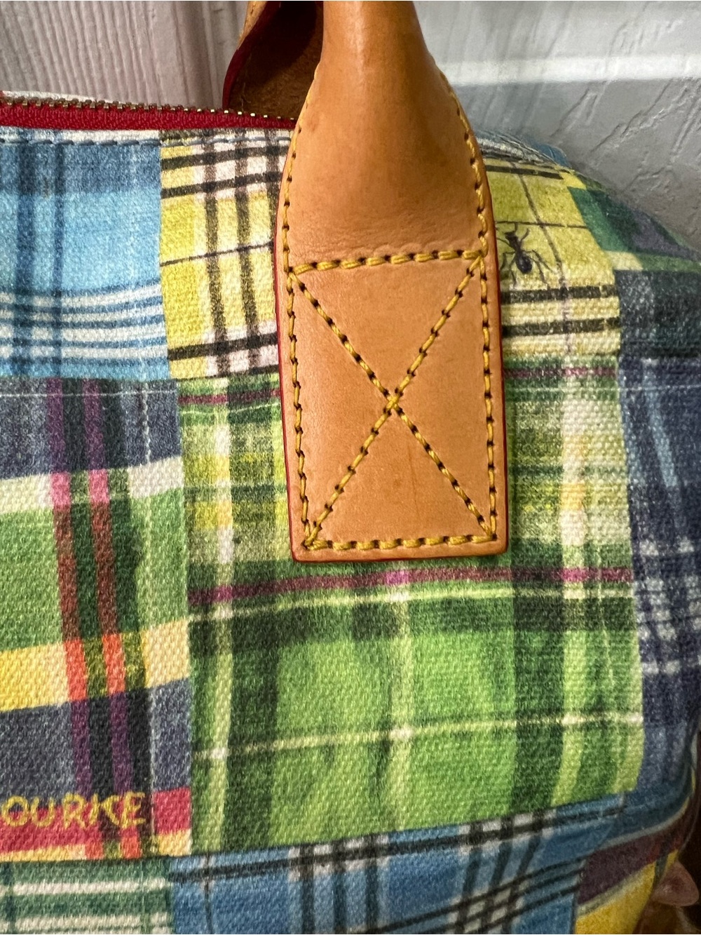 This is a vintage Dooney & Bourke Y2K "Picnic Ant" Madras bag leather handles - Picture 3 of 13